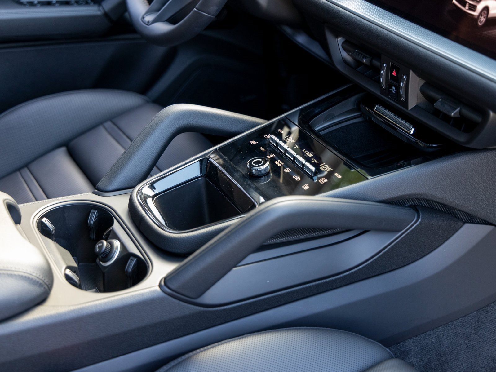 Certified 2025 Porsche Cayenne Coupe image 55