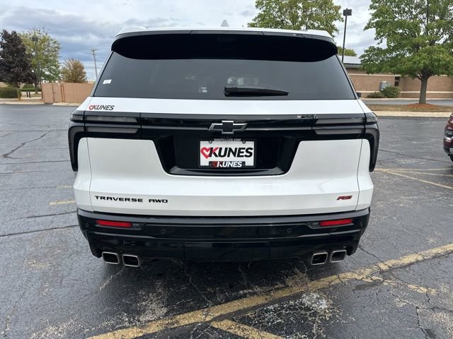 Used 2024 Chevrolet Traverse RS image 13