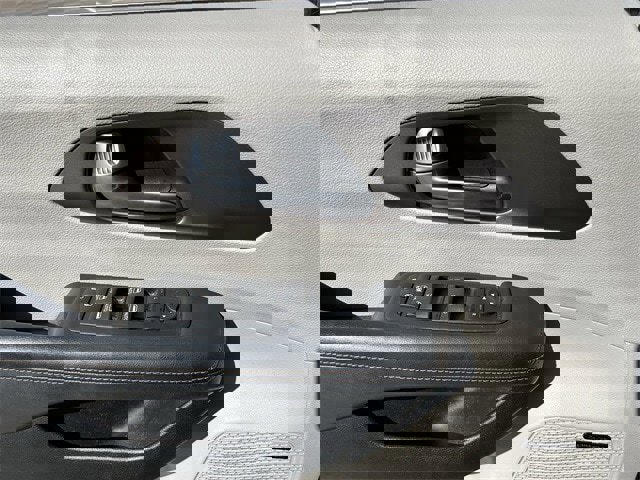 Used 2017 Chrysler Pacifica Touring-L Plus image 23