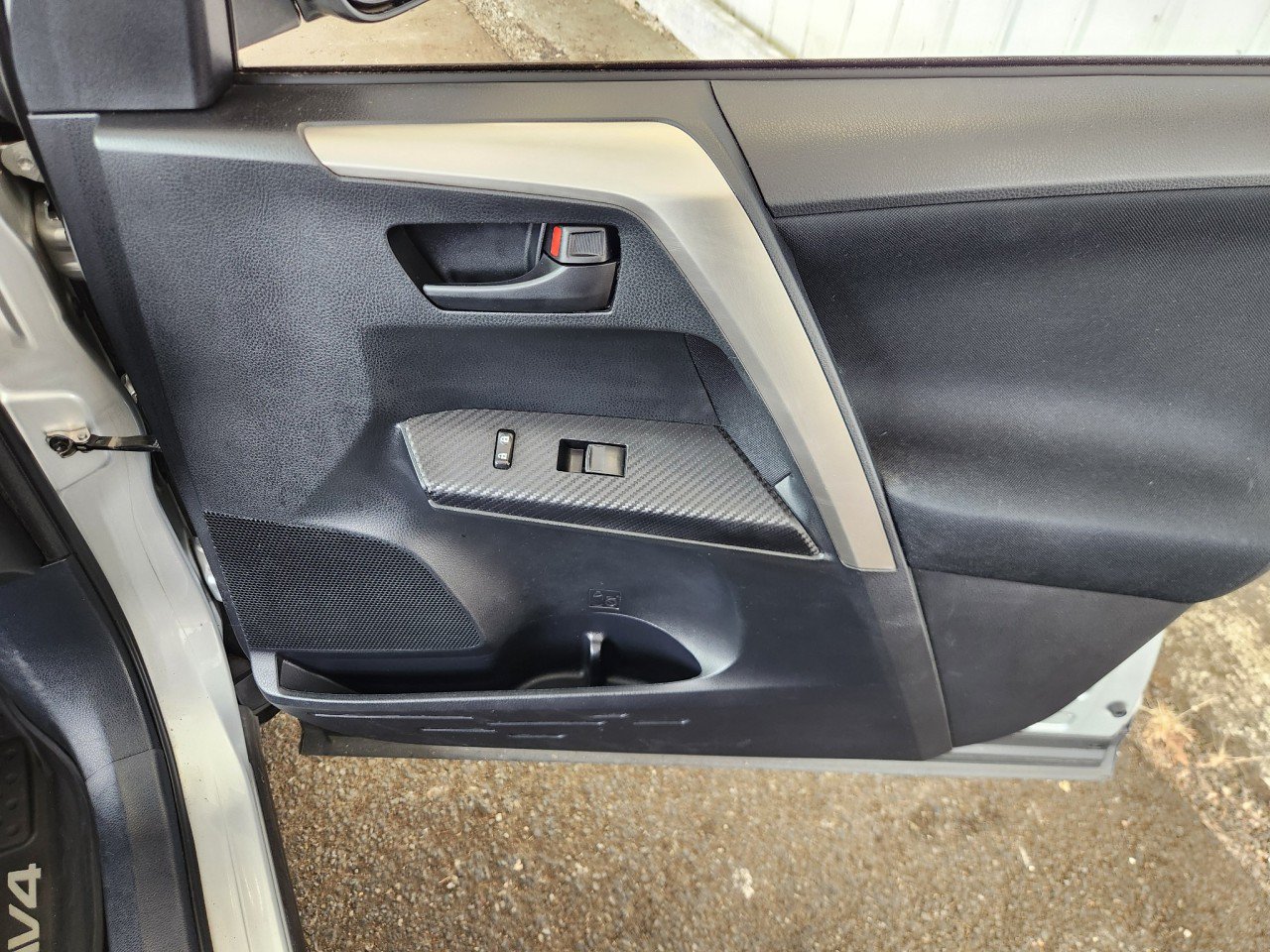 Used 2015 Toyota RAV4 LE AWD/4WD image 15