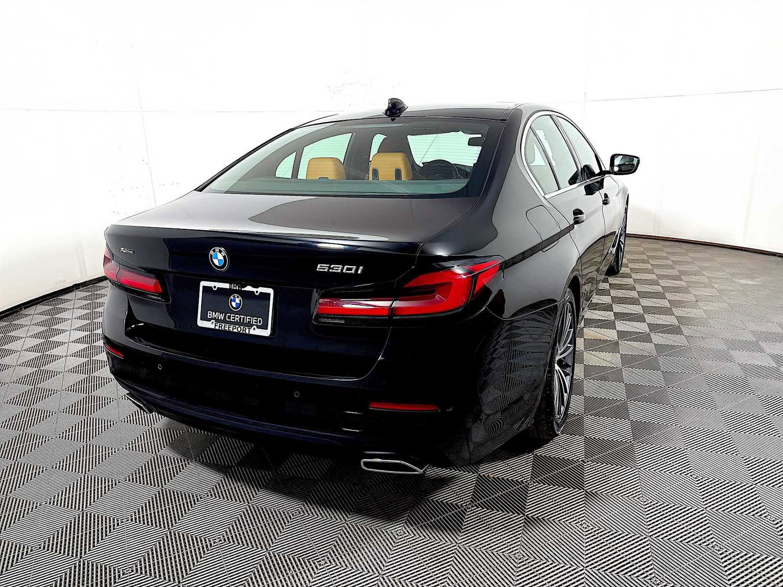 Certified 2023 BMW 530i xDrive w/ Convenience Package image 6