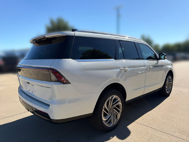 New 2026 Lincoln Navigator Reserve AWD/4WD image 6
