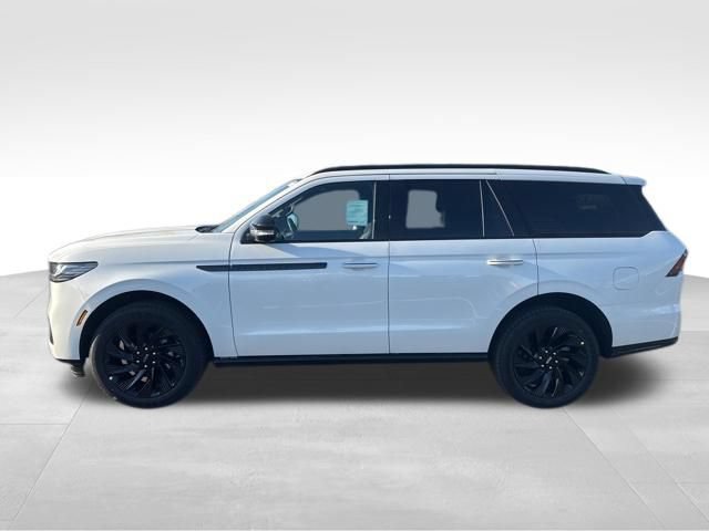 New 2026 Lincoln Navigator Reserve w/ Jet Appearance Package AWD/4WD image 3