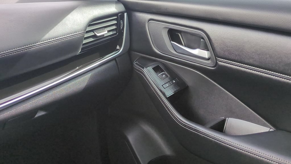 Certified 2024 Nissan Rogue SL AWD/4WD image 13