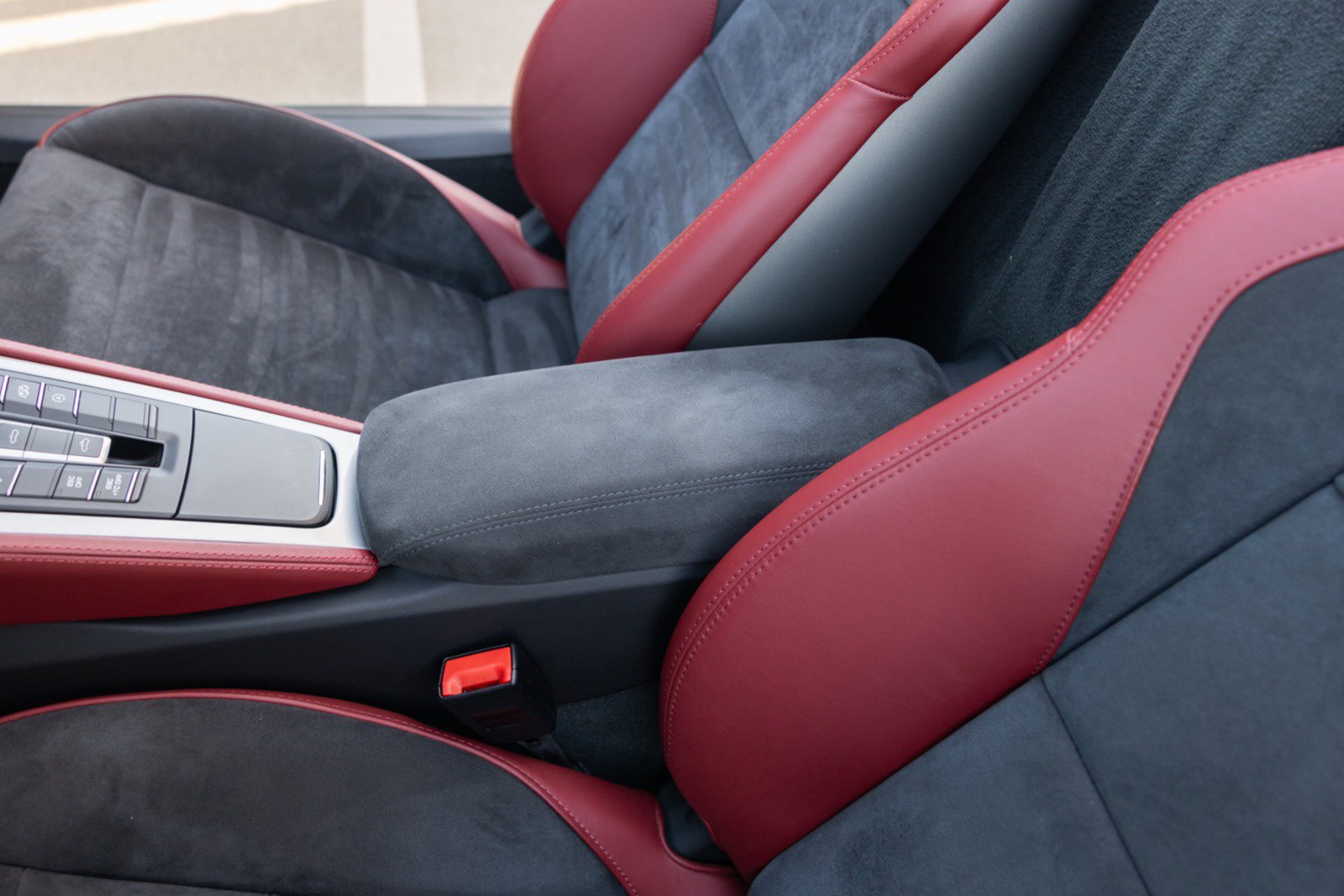 Used 2020 Porsche 718 Boxster Spyder RWD image 78