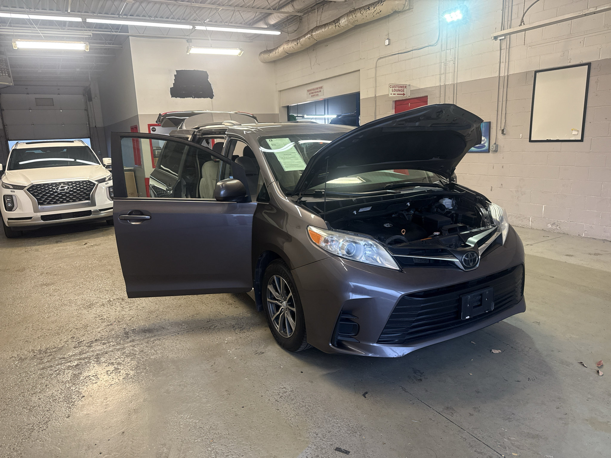 Used 2020 Toyota Sienna LE FWD image 9