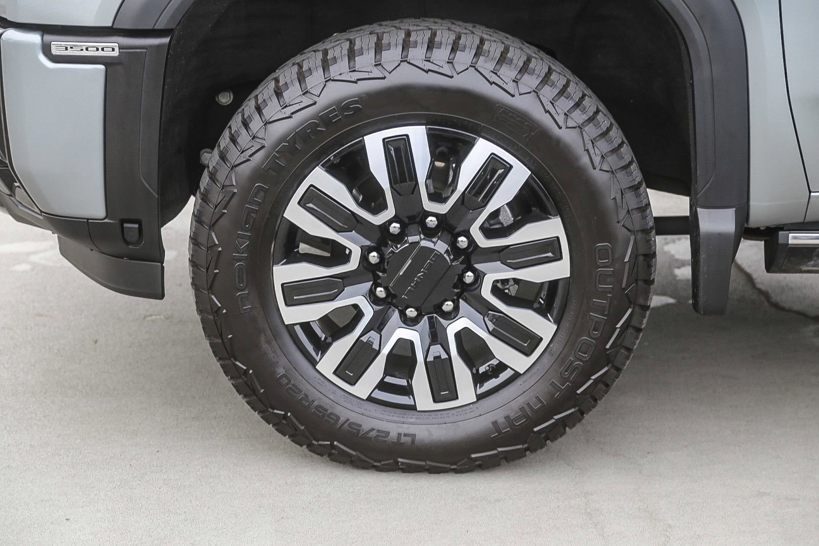 Used 2024 GMC Sierra 3500 Denali Ultimate image 9