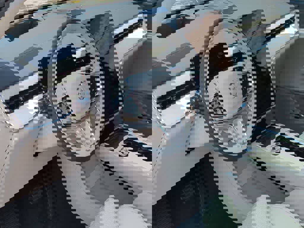 New 2025 Volvo EX90 Plus image 2