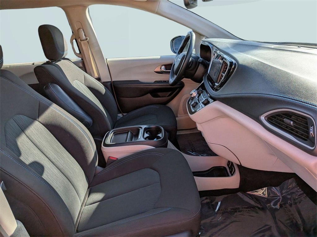 Used 2021 Chrysler Pacifica Touring image 55