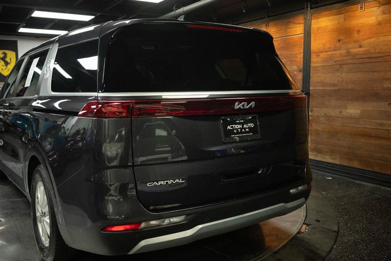 Used 2024 Kia Carnival LX image 6