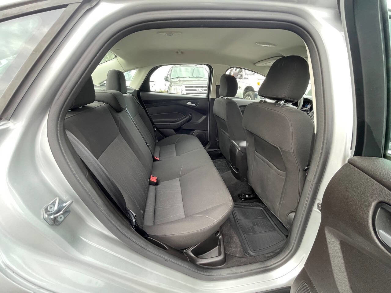 Used 2017 Ford Focus SE image 24