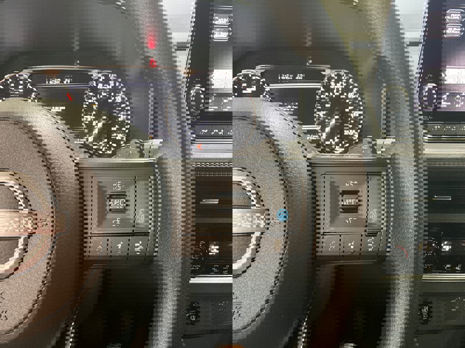 Used 2024 Nissan Rogue SV image 16