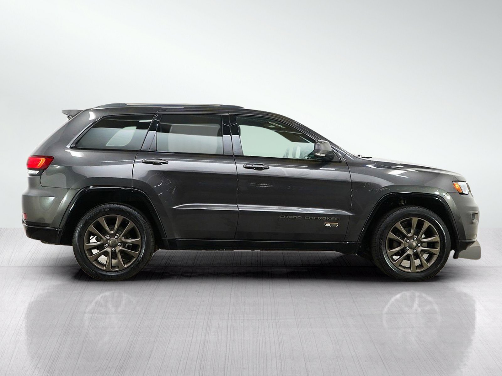 Used 2016 Jeep Grand Cherokee Limited 75th Anniversary AWD/4WD image 6
