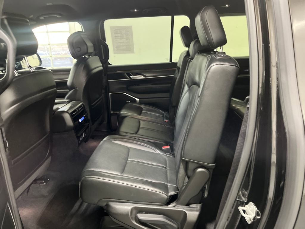 Used 2024 Jeep Wagoneer L Series II w/ Flexible Seating Group image 39