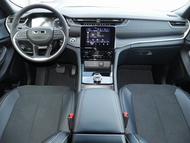 New 2025 Jeep Grand Cherokee L Laredo image 7