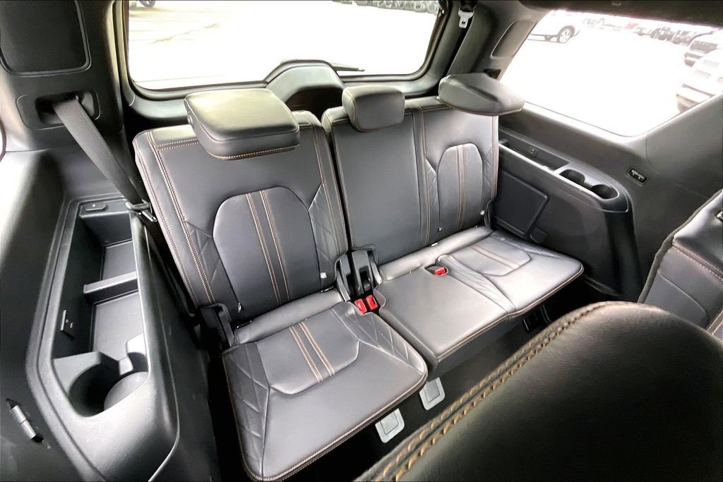 Used 2024 Ford Expedition Platinum AWD/4WD image 37