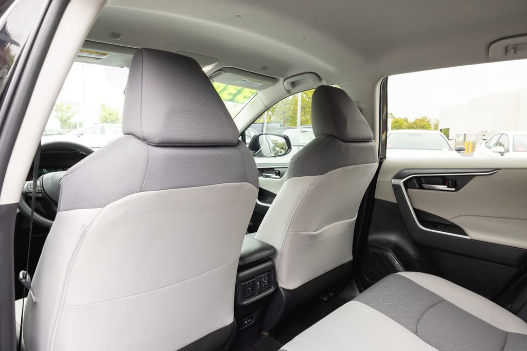 Certified 2025 Toyota RAV4 XLE FWD image 25