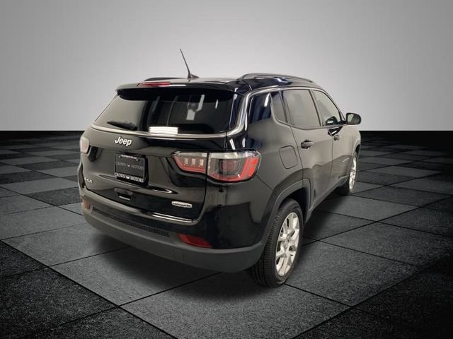Used 2023 Jeep Compass Latitude w/ Sun and Sound Group AWD/4WD image 7