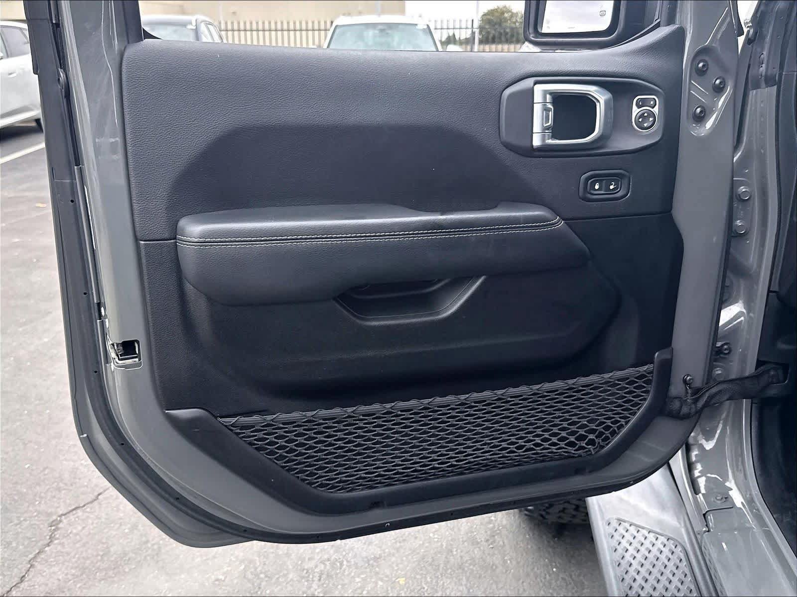 Used 2020 Jeep Gladiator Overland AWD/4WD image 23