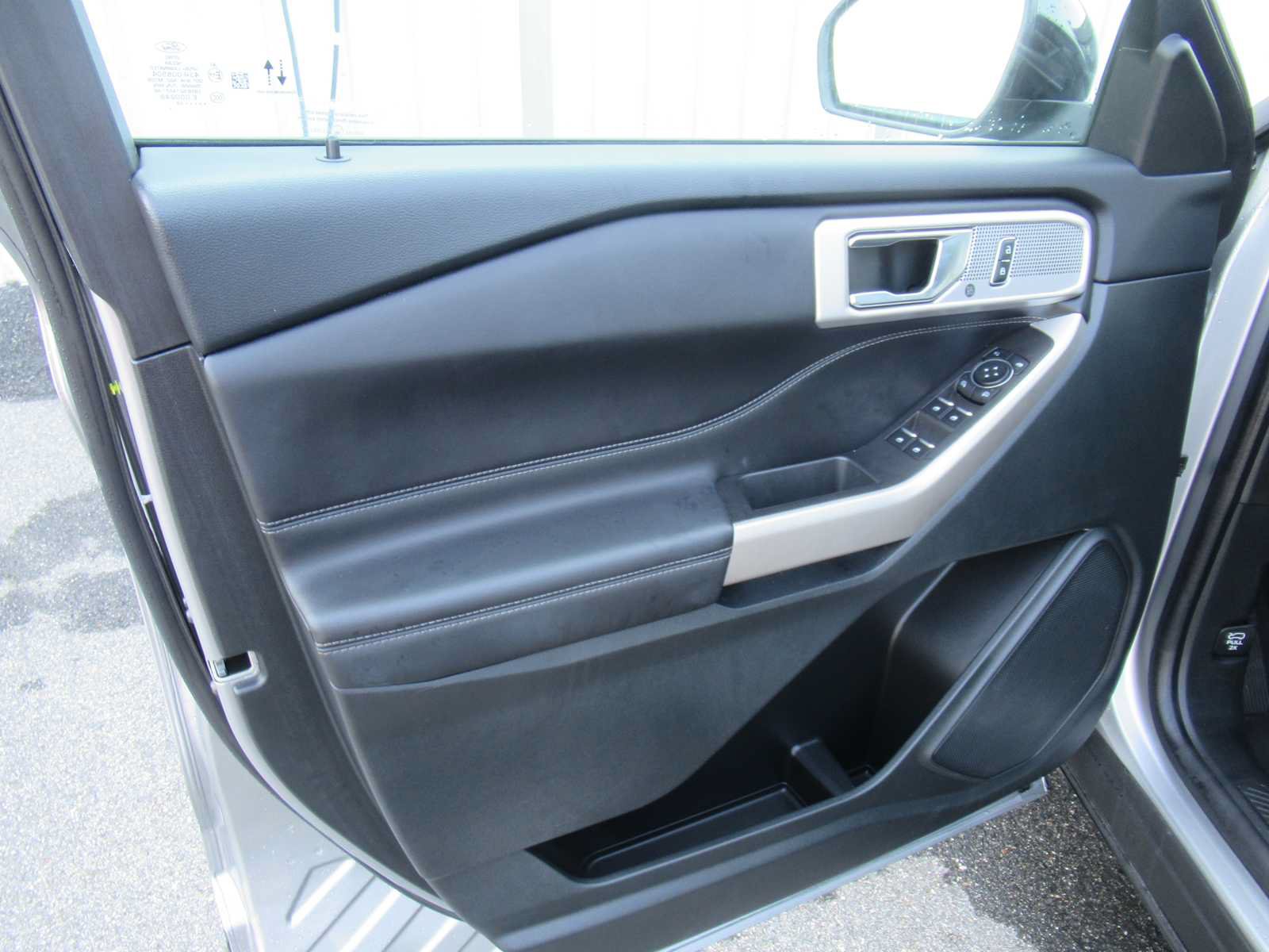 Used 2024 Ford Explorer XLT w/ Equipment Group 202A AWD/4WD image 23