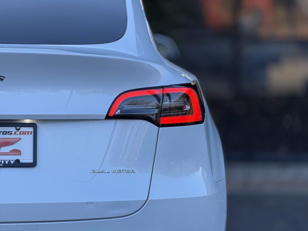 Used 2021 Tesla Model Y Long Range image 16