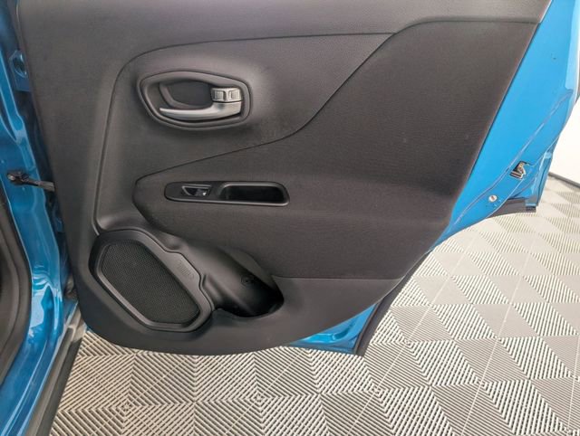 Used 2020 Jeep Renegade Latitude FWD image 29