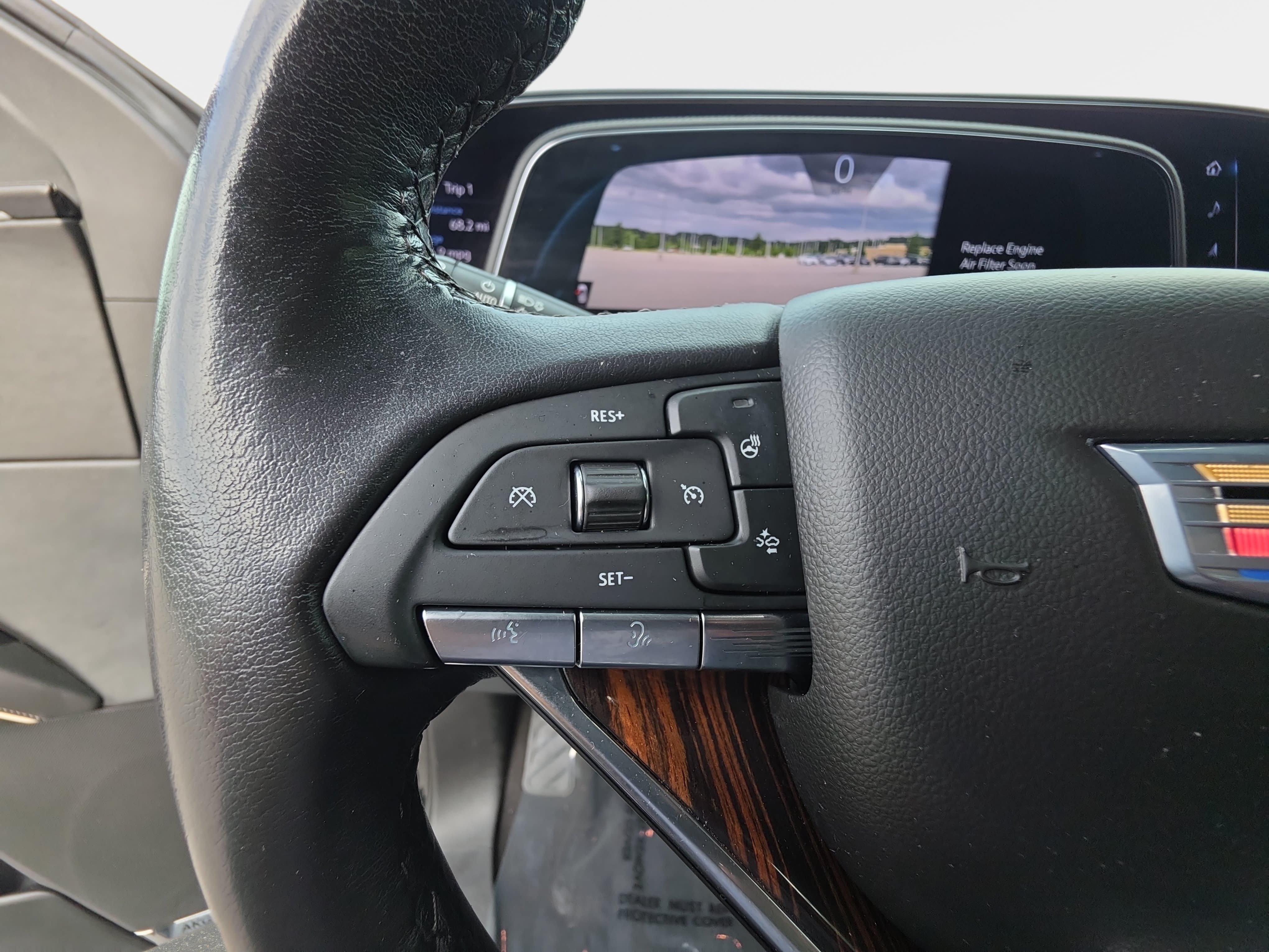 Used 2022 Cadillac Escalade Premium Luxury w/ LPO, Radiant Package AWD/4WD image 18