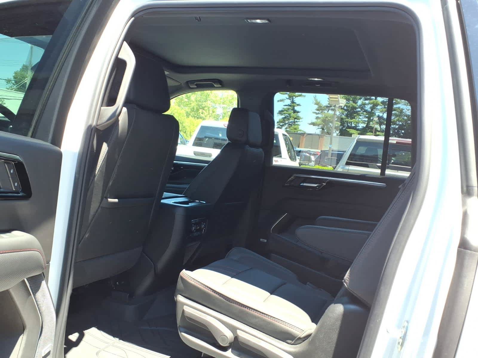 Certified 2026 Chevrolet Suburban RST w/ Advanced Technology Package AWD/4WD image 17