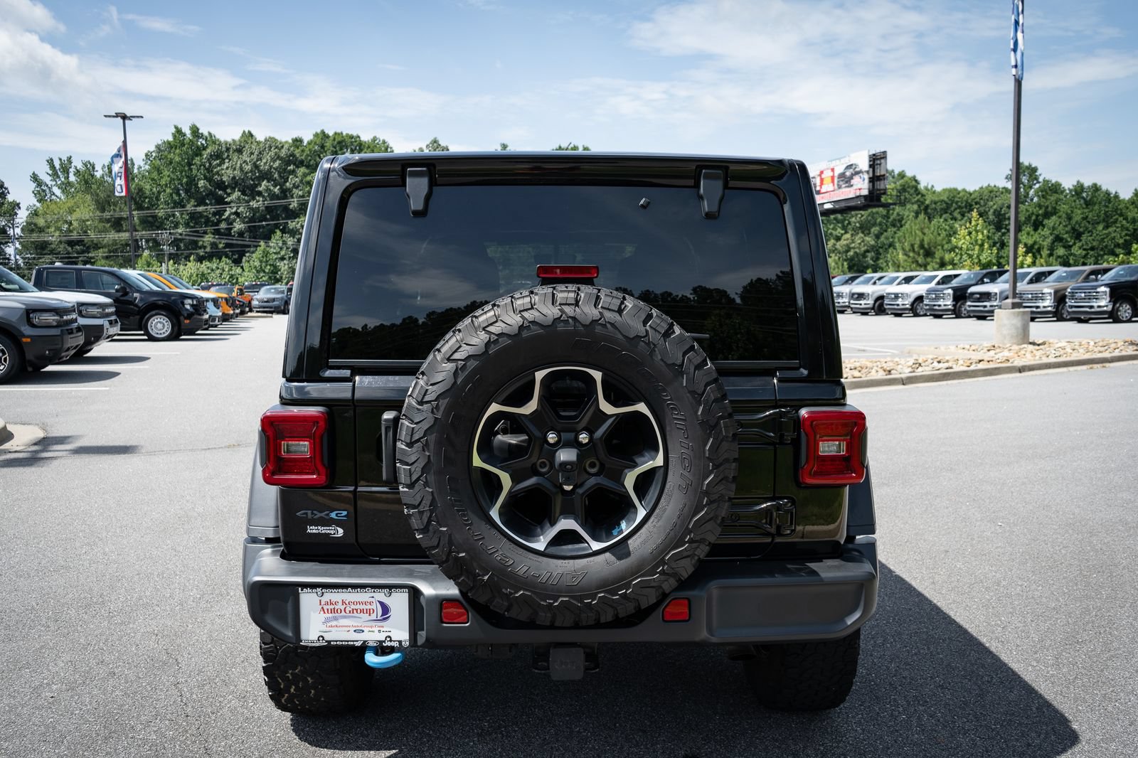 Used 2021 Jeep Wrangler Unlimited Rubicon 4xe w/ Cold Weather Group AWD/4WD image 8