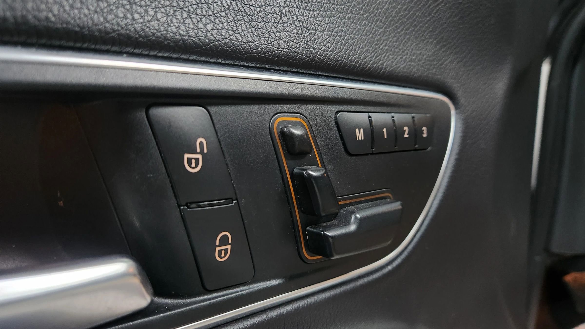 Used 2014 Mercedes-Benz CLA 250 4MATIC image 11