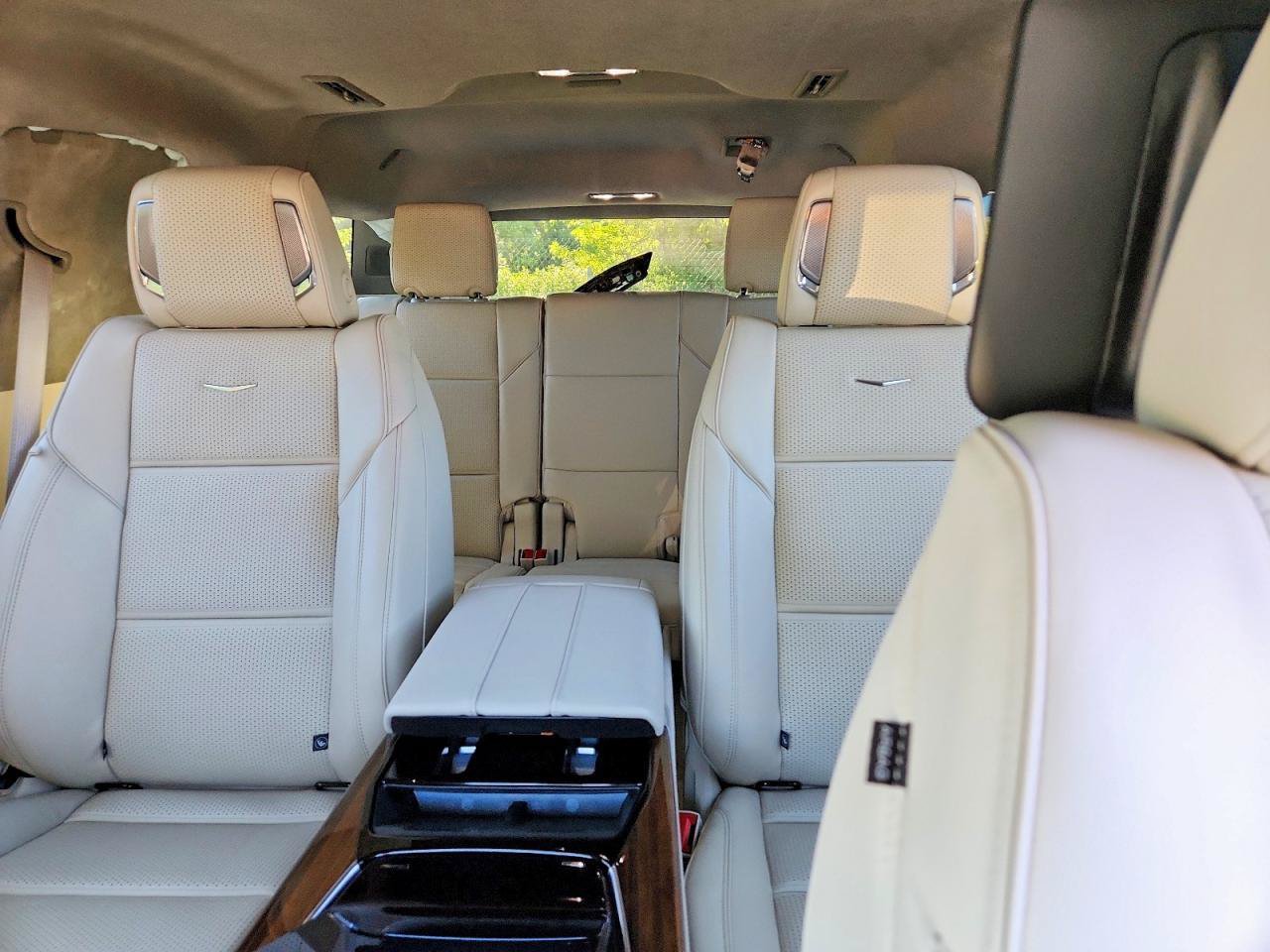 Used 2026 Cadillac Escalade ESV Platinum Luxury AWD/4WD image 7