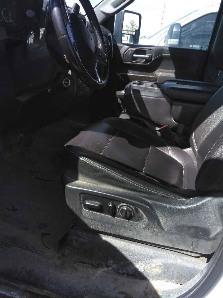 Used 2022 Chevrolet Silverado 2500 LT w/ Convenience Package AWD/4WD image 4