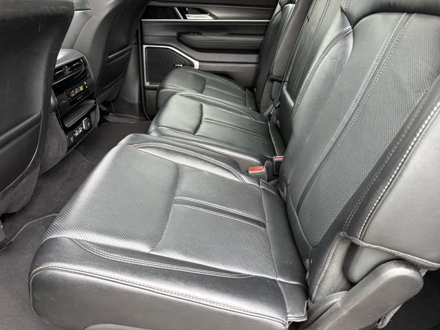 Used 2024 Jeep Wagoneer Series II w/ Flexible Seating Group AWD/4WD image 9