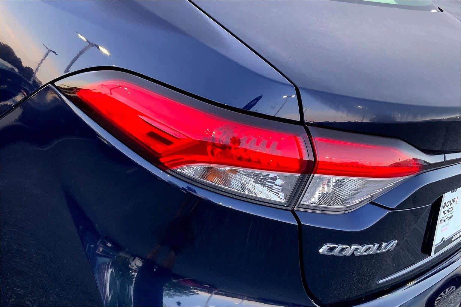 Used 2020 Toyota Corolla LE FWD image 27