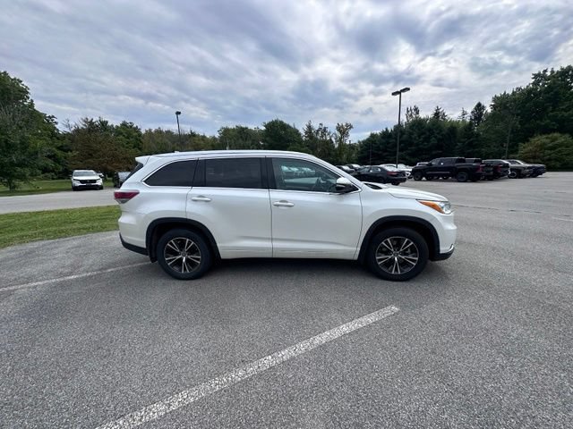 Used 2016 Toyota Highlander XLE AWD/4WD image 2