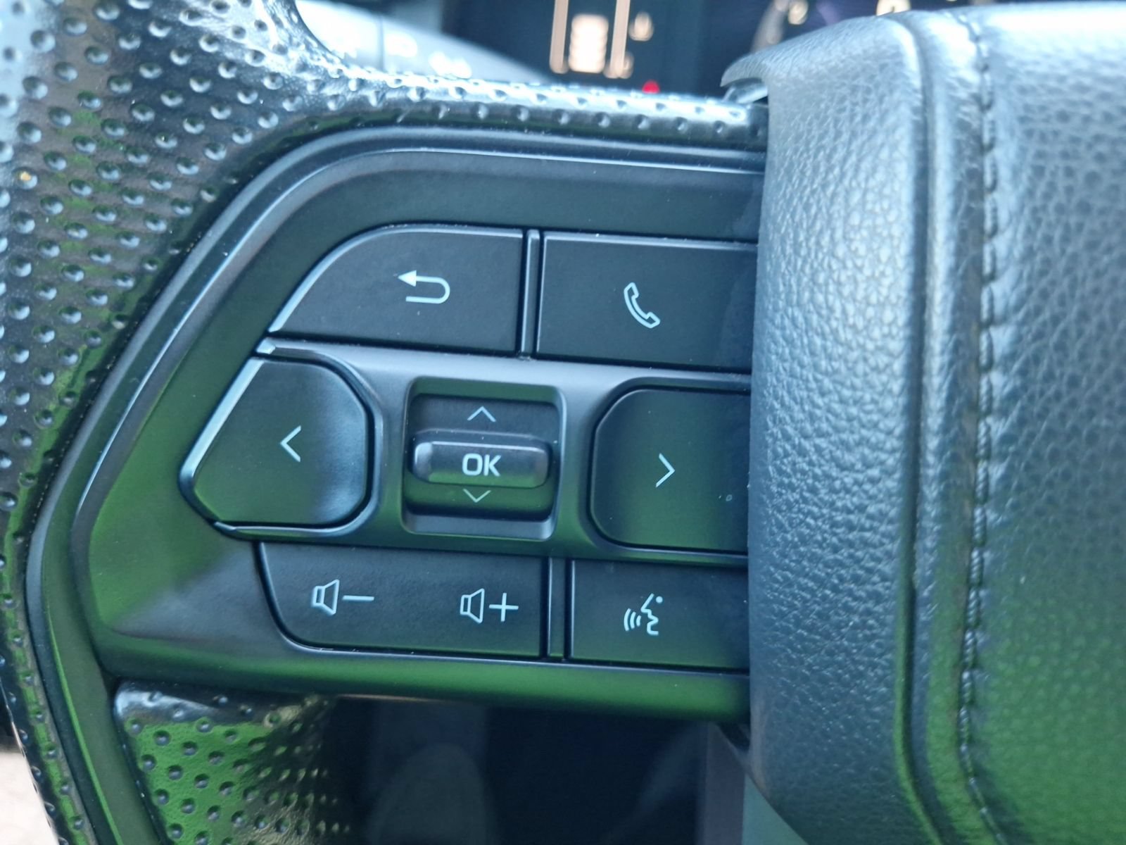 Used 2025 Toyota Tacoma SR RWD image 19