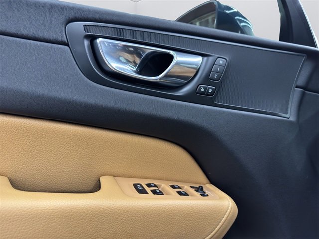 Used 2018 Volvo XC60 T5 Inscription w/ Convenience Package image 10
