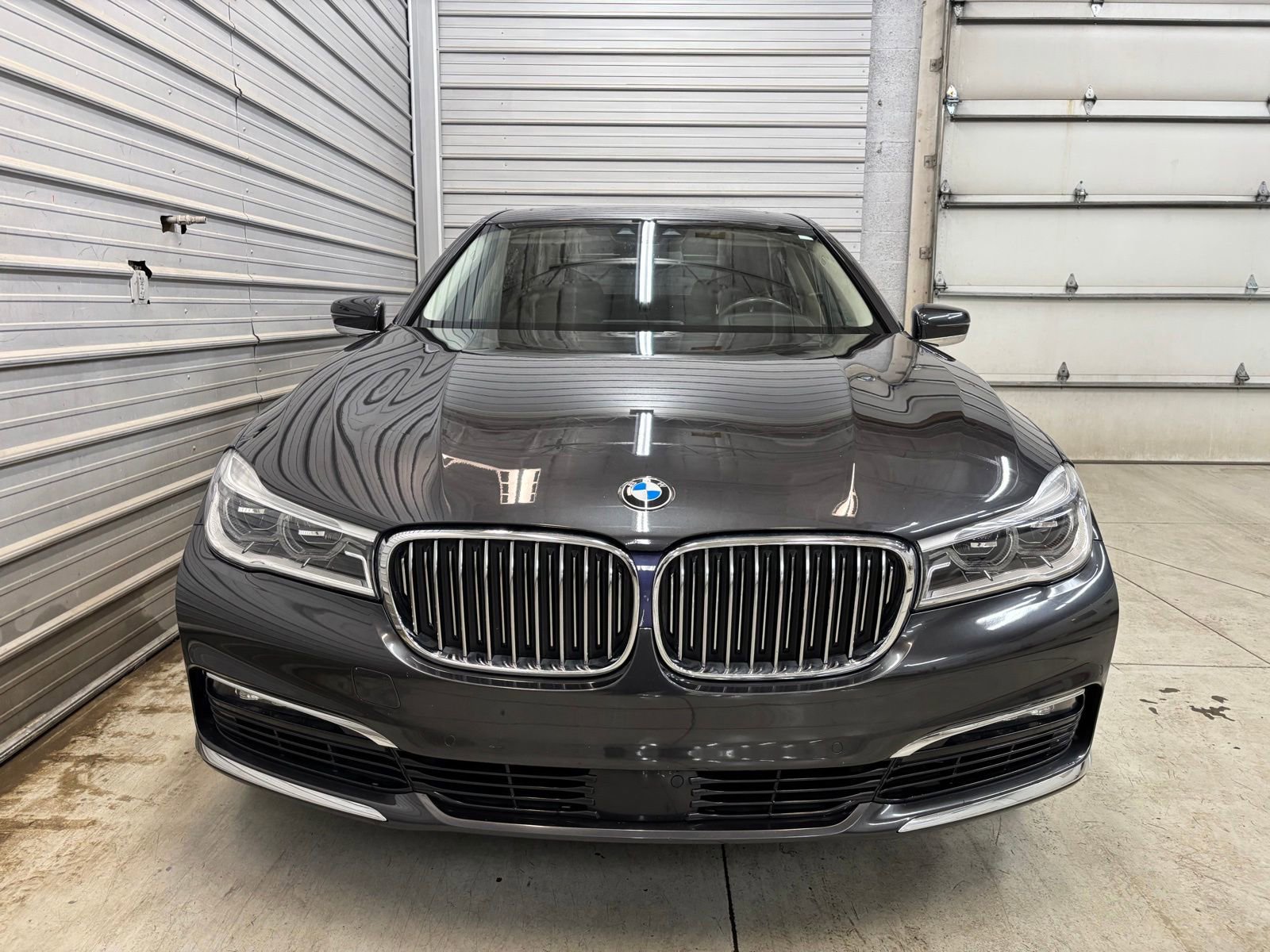 Used 2018 BMW 750i xDrive AWD/4WD image 2
