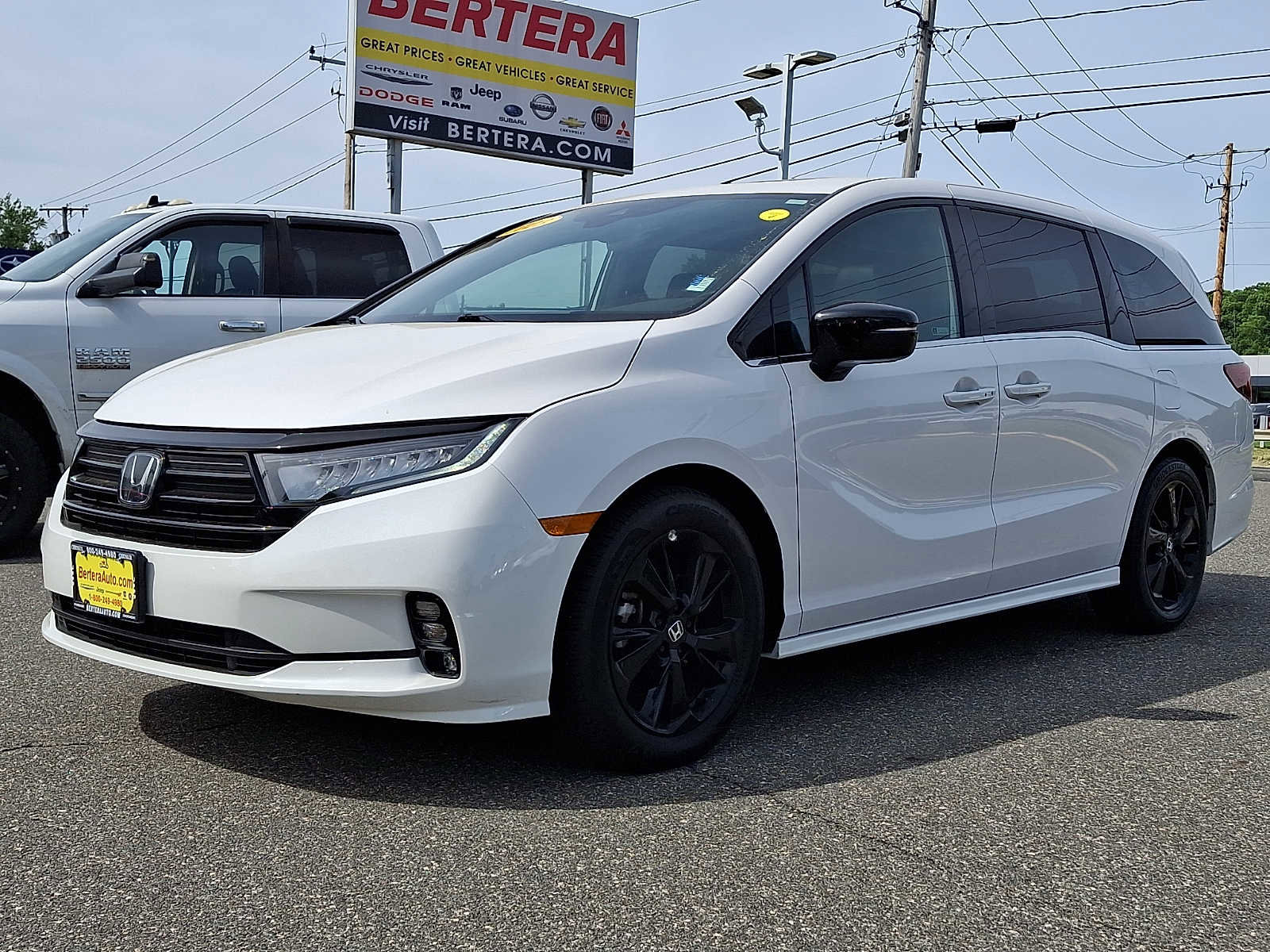 Used 2023 Honda Odyssey Sport image 3