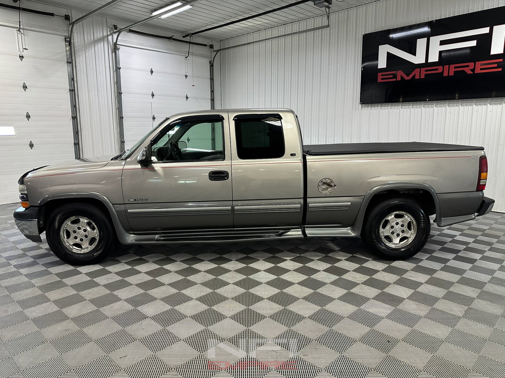 Used 2000 Chevrolet Silverado 1500 LS image 2