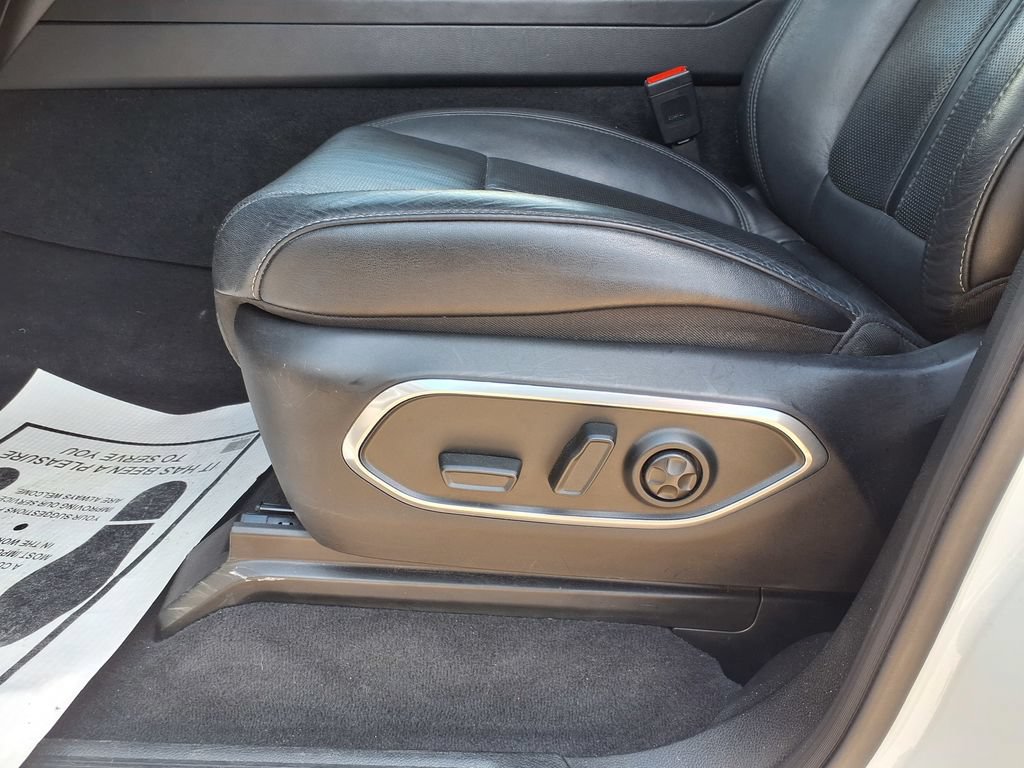 Used 2024 Jeep Wagoneer Series II w/ Flexible Seating Group RWD image 20