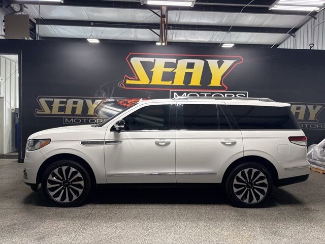 Used 2023 Lincoln Navigator Reserve image 2