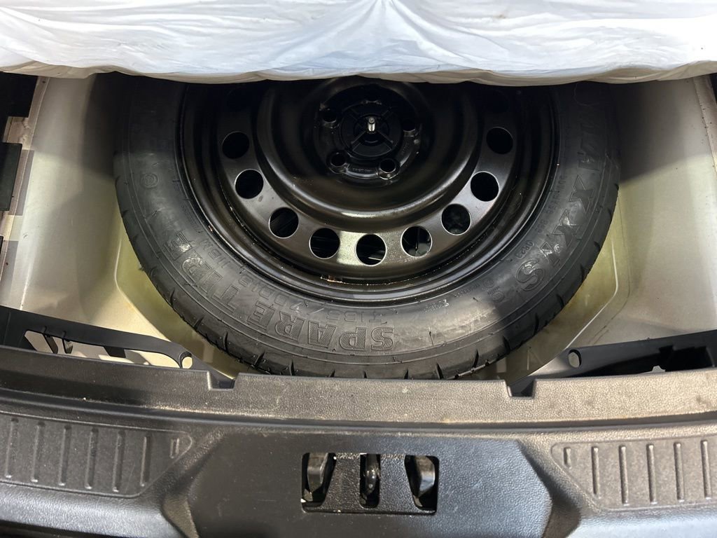Used 2023 Ford Explorer XLT AWD/4WD image 17