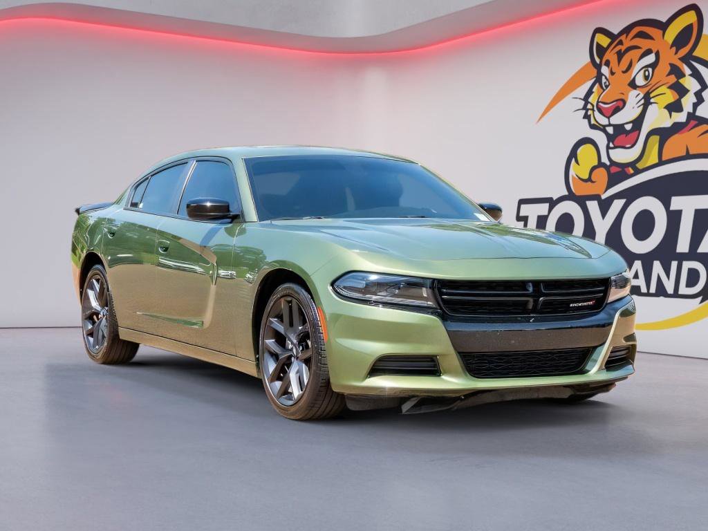 Used 2022 Dodge Charger SXT w/ Blacktop Package RWD image 3