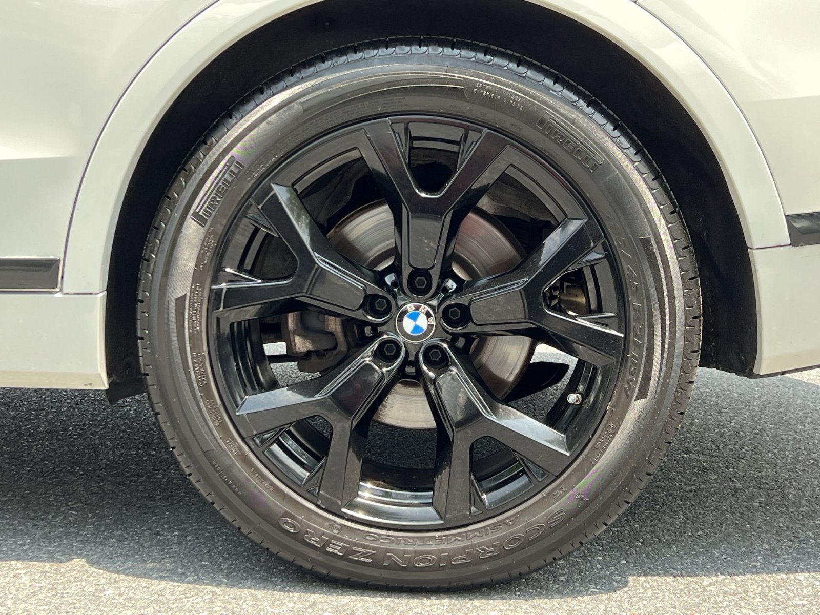 Used 2022 BMW X7 xDrive40i w/ Premium Package AWD/4WD image 17