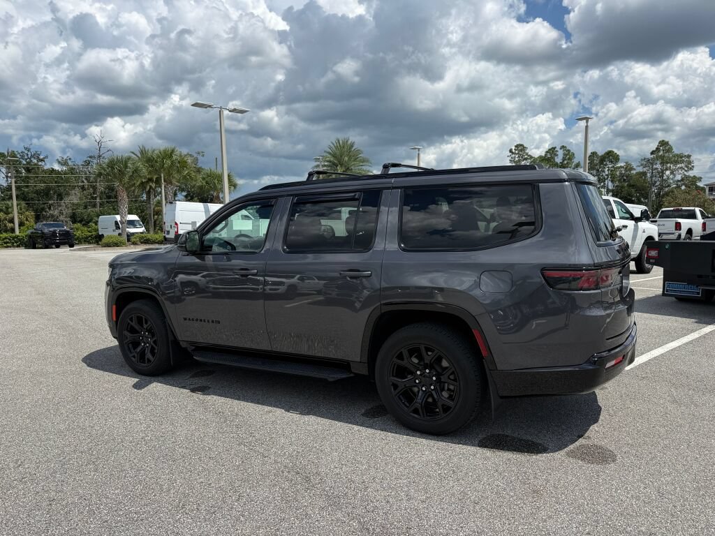 Used 2023 Jeep Wagoneer Series II RWD image 5
