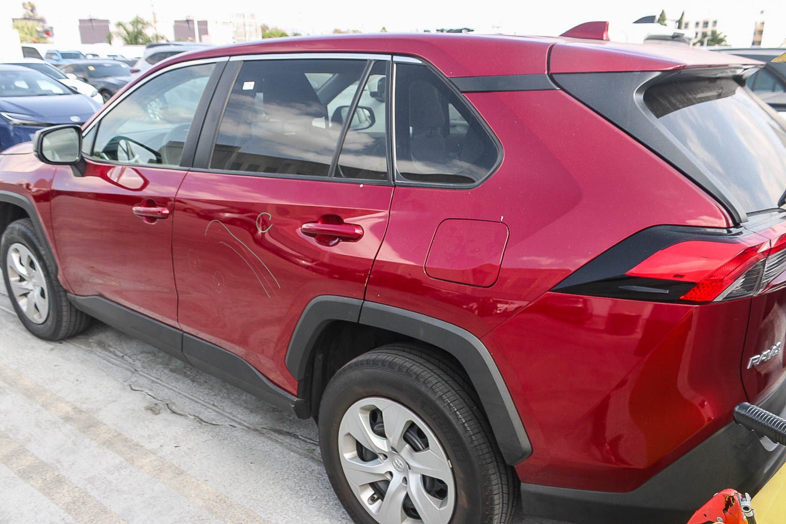 Certified 2022 Toyota RAV4 LE AWD/4WD image 11