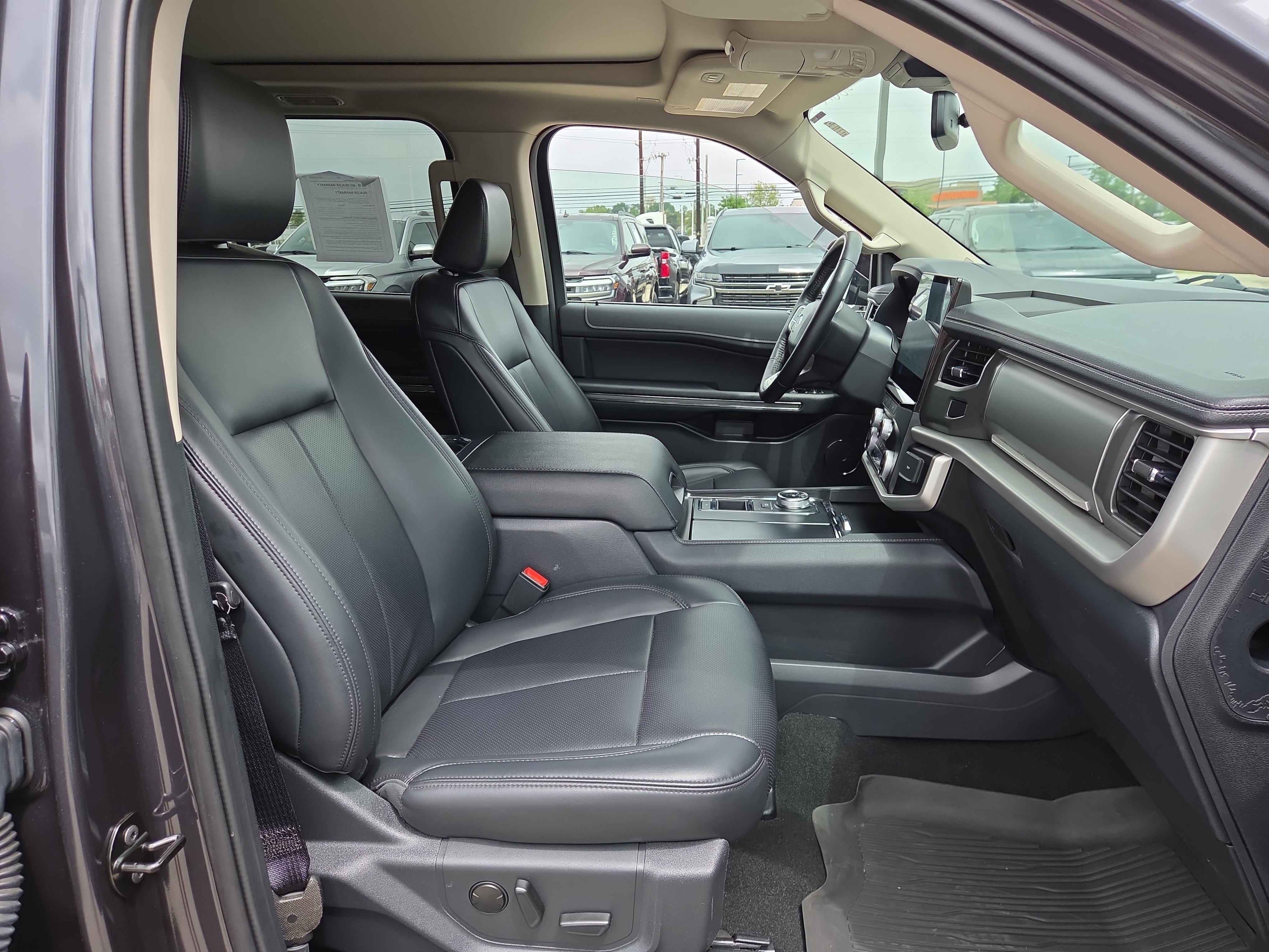 Used 2024 Ford Expedition XLT RWD image 17