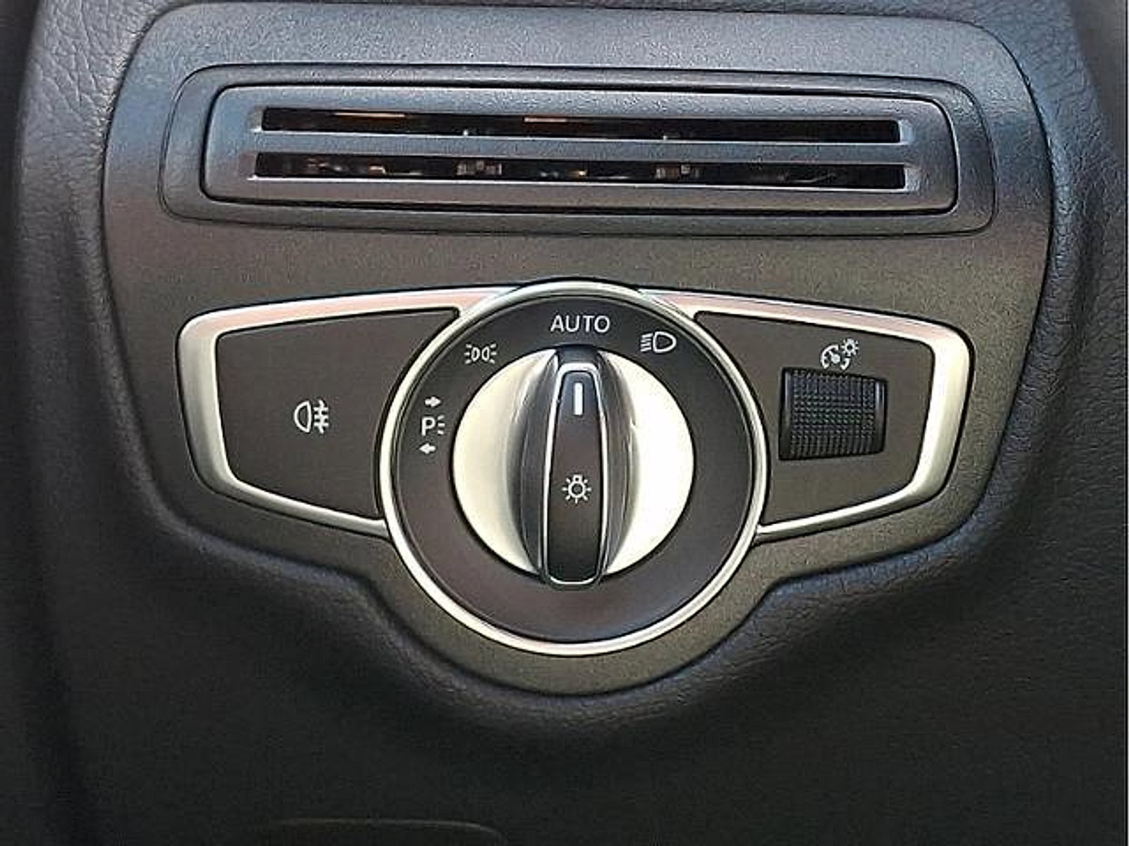 Used 2020 Mercedes-Benz GLC 300 4MATIC image 24