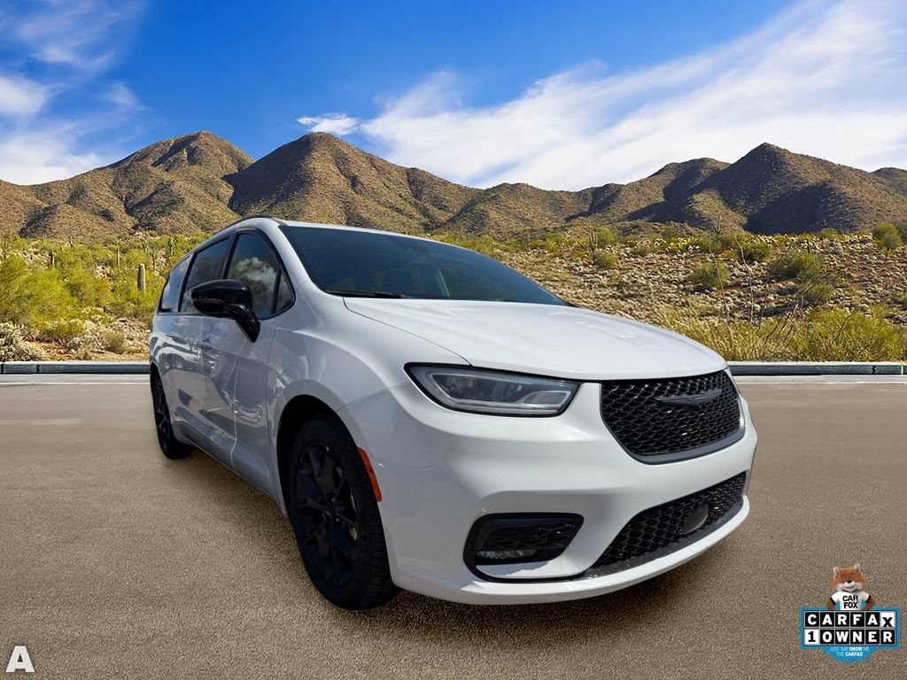Used 2025 Chrysler Pacifica Limited FWD image 5